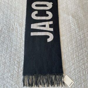 Jacquemus Logo Detailed Fringed Edge Scarf – Black (Unisex)